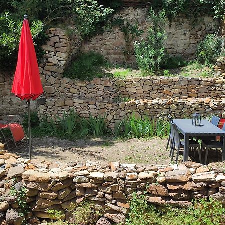 Les Insolites De Champeix Exterior photo